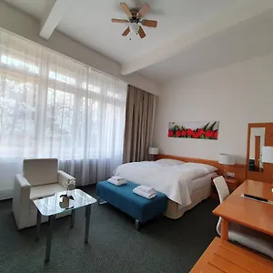 https://hotel-jana-pension-domov-mladeze.praguehotelsweb.com